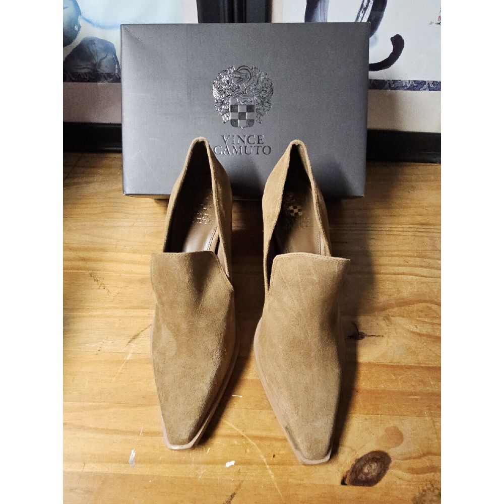 Vince Camuto Women's Footwear Women's Wevenly Stacked Heel Pump, Sandy Brown, 9